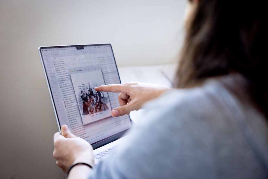 Descendants exchange information about their research and family histories, Sachsenhausen Memorial, 2024. Photo: Leona Goldstein.